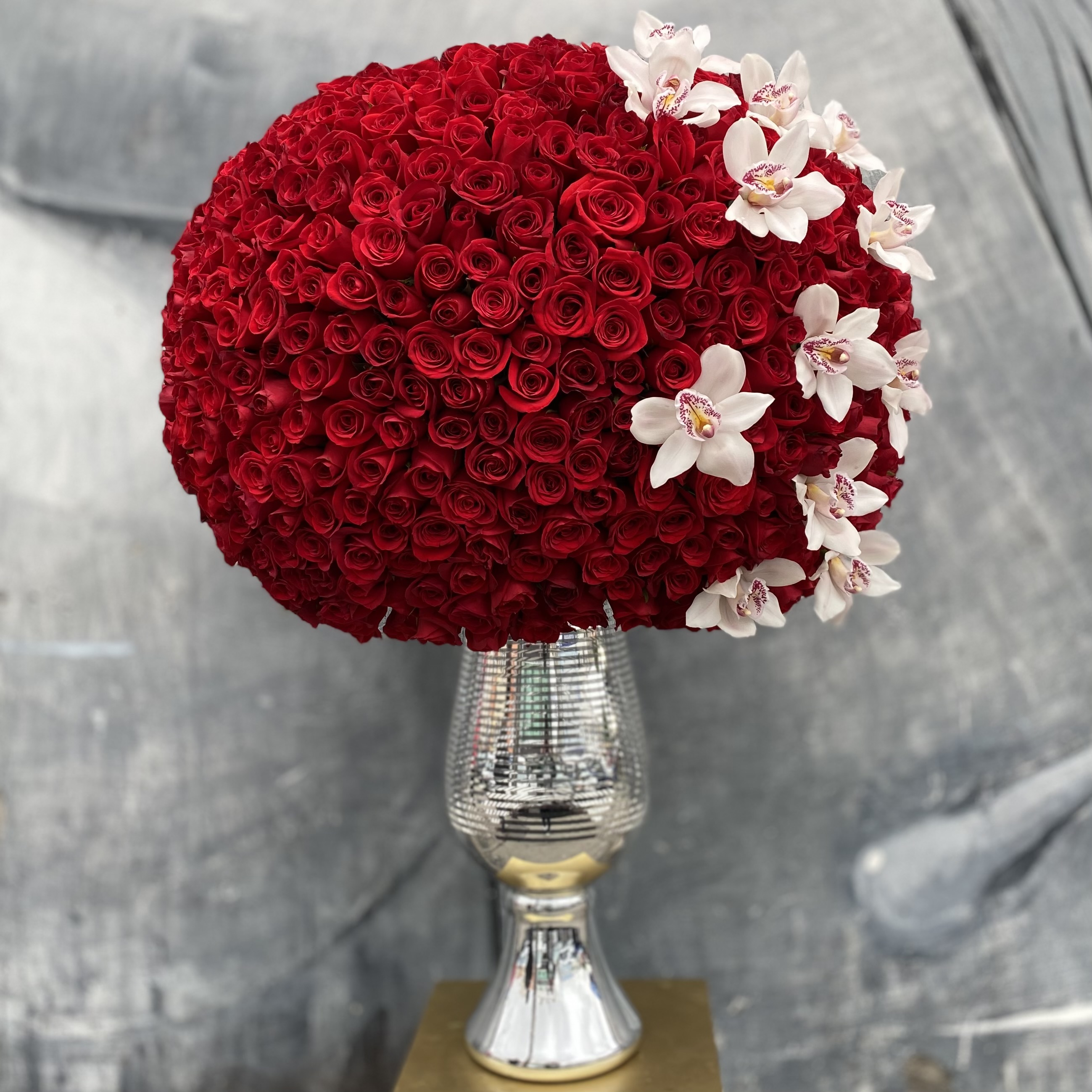 500 rosas rojas y orquídeas–flores de lujo a domicilio